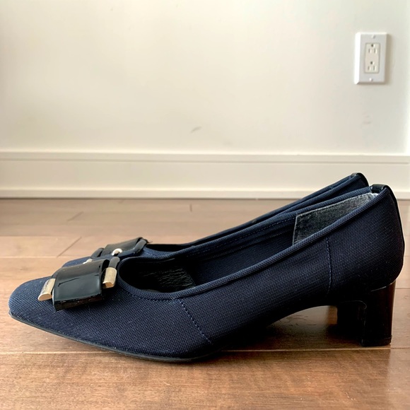 Vintage Stuart Weitzman Pumps. Never worn. Size 35 EU (5). Authentic. - Picture 1 of 5